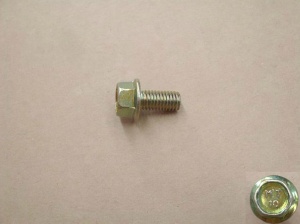 Болт правого вала балансира 4G64